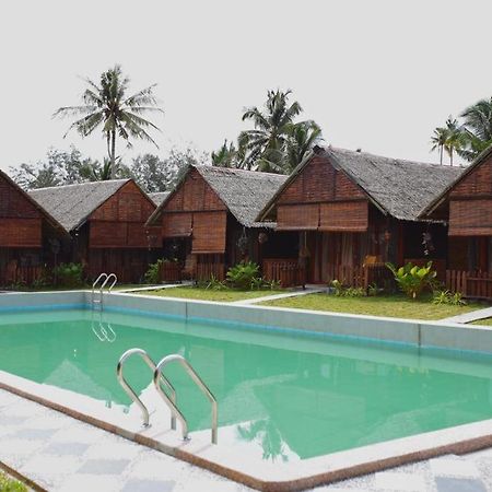 Nipoh Beach Cottage Kijal Exteriör bild