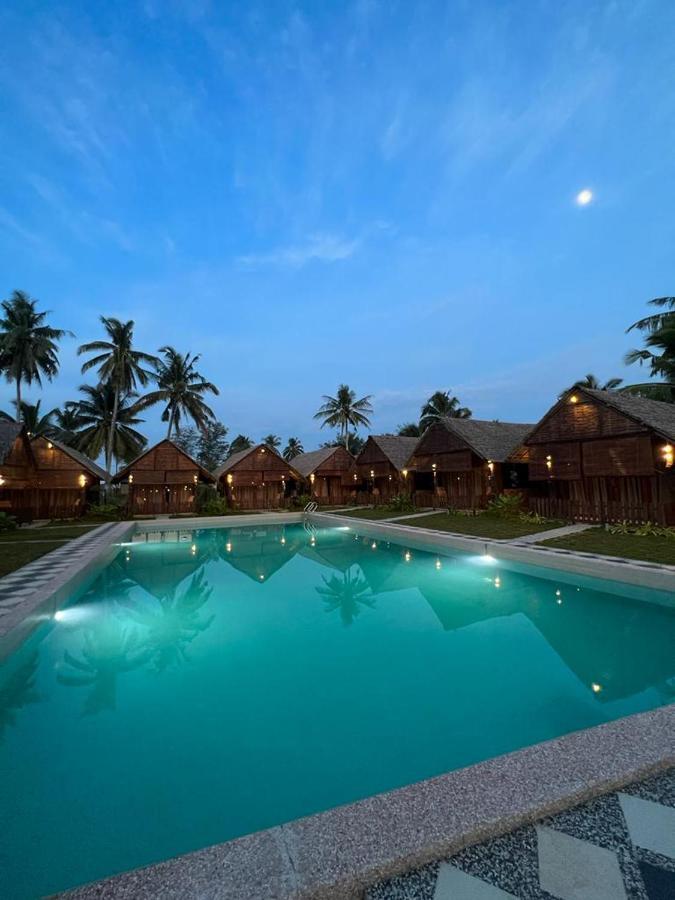 Nipoh Beach Cottage Kijal Exteriör bild