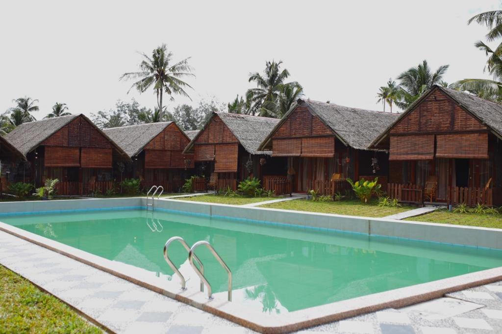 Nipoh Beach Cottage Kijal Exteriör bild