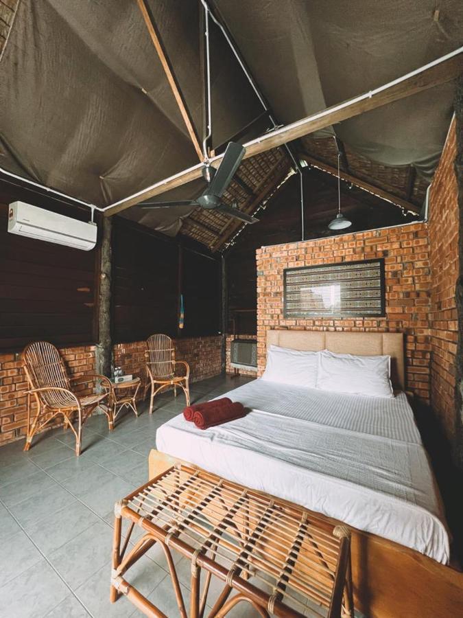 Nipoh Beach Cottage Kijal Exteriör bild